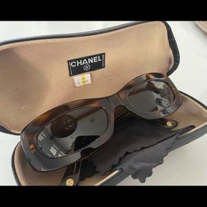 VINTAGE CHANEL SUNGLASSES